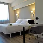 Ξενοδοχείο με διαμερίσματα Center By Abba 4*